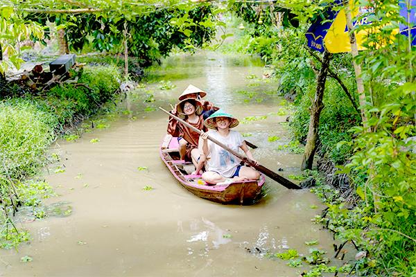 chup-anh-cung-song-nuoc-huu-tinh