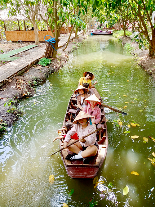 chup-anh-cung-song-nuoc-huu-tinh