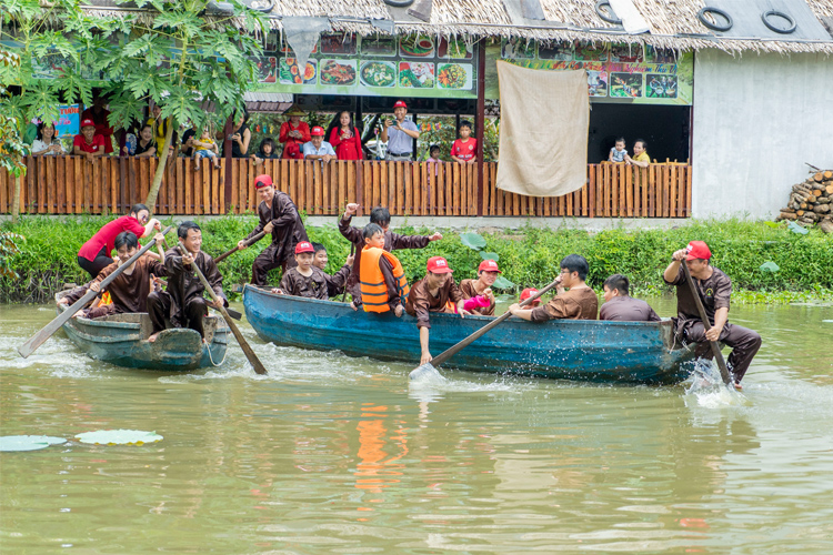 Team building "Đua ghe"